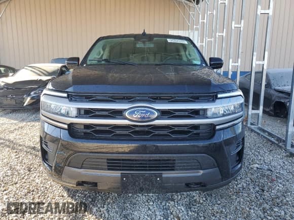 ✅ 2022 Ford Expedition XLT • VIN: 1FMJU1JT4NEA57394 • Lot: 93445095. Wystawiony na Copart z przebiegiem 131 076 mil. Bezpłatny archiwum sprzedaży aukcyjnych z USA i szczegółowy raport historii pojazdu na DreamBid. Zdjęcie 5.