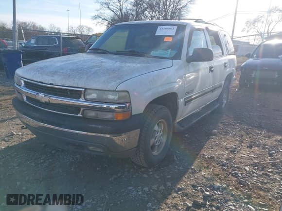 ✅ 2001 Chevrolet Tahoe LT • VIN: 1GNEK13T01J106642 • Lot: 43796063. Wystawiony na IAAI z przebiegiem 295 274 mil. Bezpłatny archiwum sprzedaży aukcyjnych z USA i szczegółowy raport historii pojazdu na DreamBid. Zdjęcie 2.