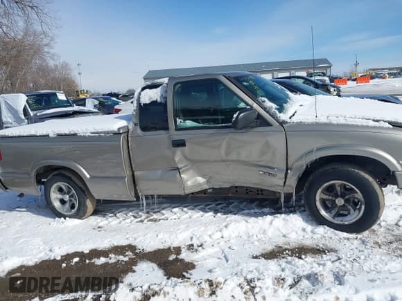 ✅ 2003 Chevrolet S-10 LS • VIN: 1GCCS19X238197160 • Лот: 41589211. Опубликован ранее на IAAI с пробегом 113 308 миль. Бесплатный доступ к архиву аукционных продаж из США и подробный отчёт об истории автомобиля на DreamBid. Изображение 13.