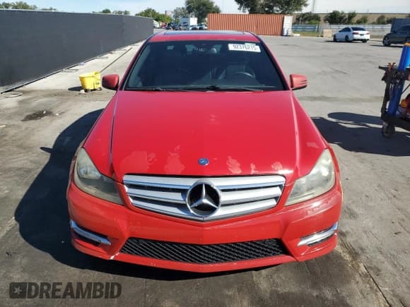 ✅ 2012 Mercedes-Benz C 250 Sport • VIN: WDDGF4HB3CR226050 • Lot: 92376215. Wystawiony na Copart z przebiegiem 122 426 mil. Bezpłatny archiwum sprzedaży aukcyjnych z USA i szczegółowy raport historii pojazdu na DreamBid. Zdjęcie 5.