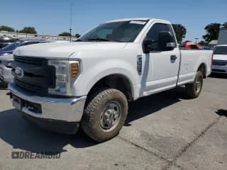 ✅ 2019 Ford F-250 XL • VIN: 1FTBF2A61KED12145 • Lot: 63007095. Wystawiony na Copart z przebiegiem 107 594 mil. Bezpłatny archiwum sprzedaży aukcyjnych z USA i szczegółowy raport historii pojazdu na DreamBid. Zdjęcie 1.