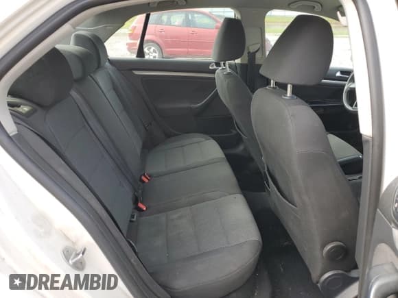 ✅ 2010 Volkswagen Jetta S • VIN: 3VWJZ7AJ6AM064615 • Lot: 86616345. Wystawiony na Copart z przebiegiem 179 958 mil. Bezpłatny archiwum sprzedaży aukcyjnych z USA i szczegółowy raport historii pojazdu na DreamBid. Zdjęcie 10.