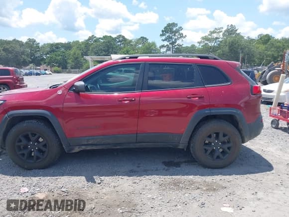✅ 2017 Jeep Cherokee Trailhawk L Plus • VIN: 1C4PJMBS4HD217640 • Lot: 42546332. Wystawiony na IAAI z przebiegiem 58 141 mil. Bezpłatny archiwum sprzedaży aukcyjnych z USA i szczegółowy raport historii pojazdu na DreamBid. Zdjęcie 14.