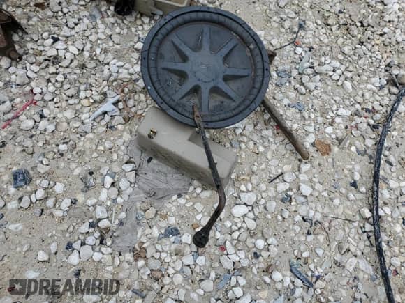 ✅ 2001 Chevrolet Suburban • VIN: 1GNEC16T71J293421 • Лот: 87670365. Опубликован ранее на Copart с пробегом 310 325 миль. Бесплатный доступ к архиву аукционных продаж из США и подробный отчёт об истории автомобиля на DreamBid. Изображение 13.