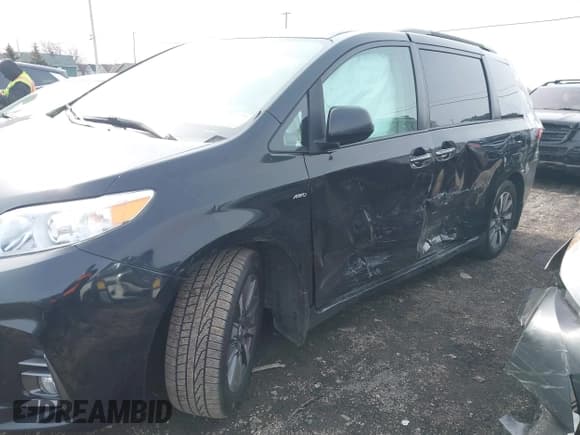 ✅ 2018 Toyota Sienna XLE • VIN: 5TDDZ3DC9JS190621 • Lot: 41777729. Listed on IAAI with 96,089 mi. Free auction sales archive from the USA and detailed vehicle history report at DreamBid. Image 6.