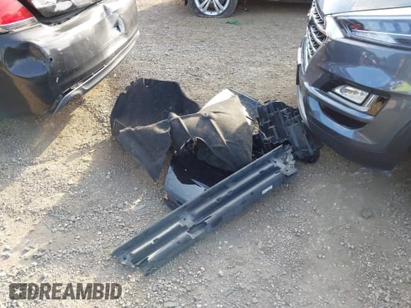 ✅ 2024 Chevrolet Tahoe RST • VIN: 1GNSCRKDXRR145972 • Lot: 42216403. Wystawiony na IAAI z przebiegiem 30 952 mil. Bezpłatny archiwum sprzedaży aukcyjnych z USA i szczegółowy raport historii pojazdu na DreamBid. Zdjęcie 12.