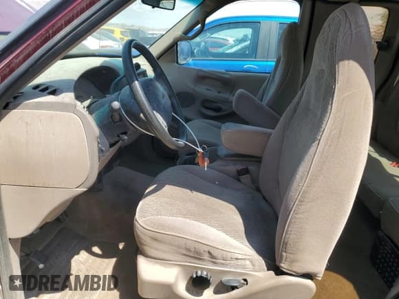 ✅ 1997 Ford F-150 XL • VIN: 1FTEX17L2VNB18102 • Lot: 66221125. Wystawiony na Copart z przebiegiem 172 793 mil. Bezpłatny archiwum sprzedaży aukcyjnych z USA i szczegółowy raport historii pojazdu na DreamBid. Zdjęcie 7.