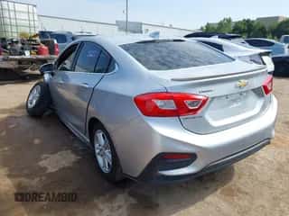 2017 Chevrolet Cruze LT z VIN 1G1BE5SM1H7257414, wystawiony jako IAAI lot #43180998 z przebiegiem 103 728 mil mil oraz . Historia ofert i sprzedaży dostępna na DreamBid. Obrazek 3.