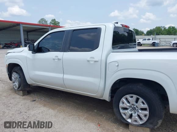 ✅ 2024 Nissan Frontier SL • VIN: 1N6ED1EJ0RN650784 • Lot: 42399593. Wystawiony na IAAI z przebiegiem 8 199 mil. Bezpłatny archiwum sprzedaży aukcyjnych z USA i szczegółowy raport historii pojazdu na DreamBid. Zdjęcie 15.