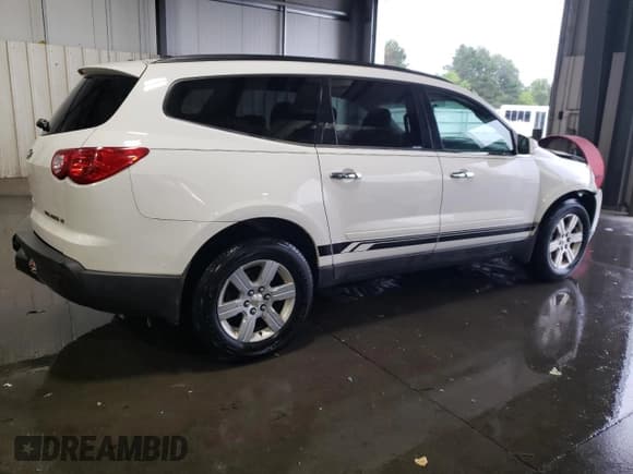 ✅ 2011 Chevrolet Traverse 1LT • VIN: 1GNKVGED8BJ396584 • Lot: 66977054. Wystawiony na Copart z przebiegiem 208 318 mil. Bezpłatny archiwum sprzedaży aukcyjnych z USA i szczegółowy raport historii pojazdu na DreamBid. Zdjęcie 3.