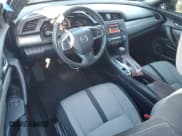 ✅ 2018 Honda Civic LX • VIN: 2HGFC4B51JH306320 • Lot: 86825845. Wystawiony na Copart z przebiegiem 83 345 mil. Bezpłatny archiwum sprzedaży aukcyjnych z USA i szczegółowy raport historii pojazdu na DreamBid. Zdjęcie 8.