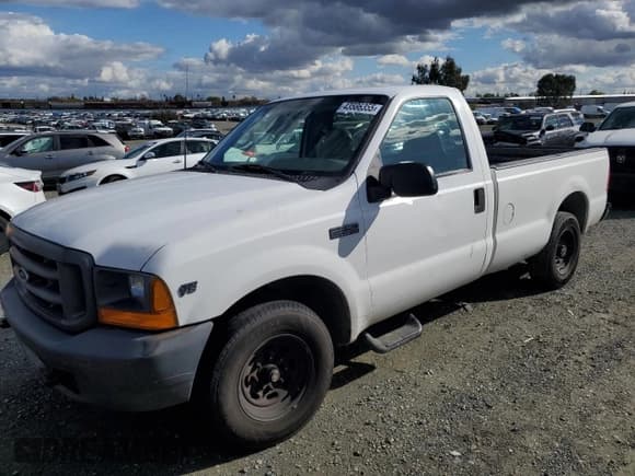 ✅ 1999 Ford F-250 XL • VIN: 1FTNF20L0XEE66230 • Lot: 43586355. Listed on Copart with 183,821 mi. Free auction sales archive from the USA and detailed vehicle history report at DreamBid. Image 1.