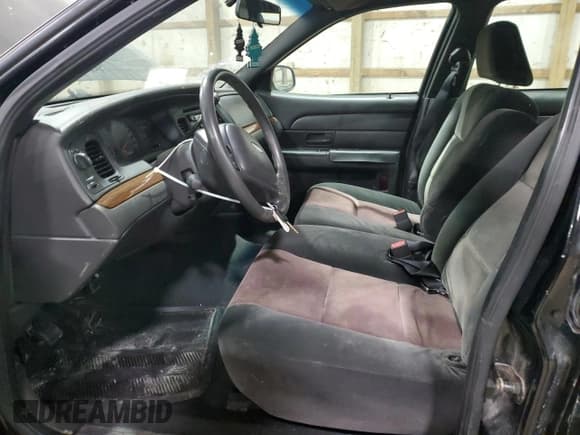 ✅ 2004 Ford Crown Victoria Standard • VIN: 2FAFP73WX4X136549 • Lot: 42196855. Wystawiony na Copart z przebiegiem 76 040 mil. Bezpłatny archiwum sprzedaży aukcyjnych z USA i szczegółowy raport historii pojazdu na DreamBid. Zdjęcie 7.