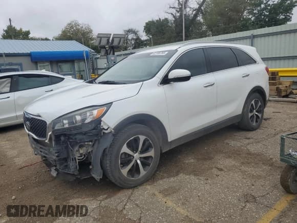 ✅ 2017 Kia Sorento EX • VIN: 5XYPH4A54HG294193 • Lot: 82706765. Listed on Copart with 154,196 mi. Free auction sales archive from the USA and detailed vehicle history report at DreamBid. Image 1.