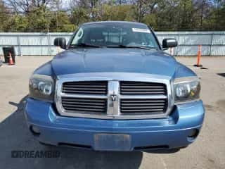 2005 Dodge Dakota Laramie z VIN 1D7HW58N25S200250, wystawiony jako Copart lot #74635094 z przebiegiem 230 871 mil mil oraz Czysty tytuł • Clean title. Historia ofert i sprzedaży dostępna na DreamBid. Obrazek 5.