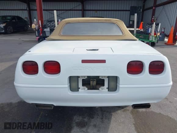✅ 1994 Chevrolet Corvette • VIN: 1G1YY32P1R5102357 • Lot: 43618578. Wystawiony na IAAI z przebiegiem 138 221 mil. Bezpłatny archiwum sprzedaży aukcyjnych z USA i szczegółowy raport historii pojazdu na DreamBid. Zdjęcie 16.