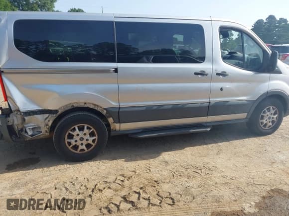 ✅ 2015 Ford Transit XL • VIN: 1FMZK1YM1FKB06349 • Lot: 42756713. Wystawiony na IAAI z przebiegiem 107 875 mil. Bezpłatny archiwum sprzedaży aukcyjnych z USA i szczegółowy raport historii pojazdu na DreamBid. Zdjęcie 14.