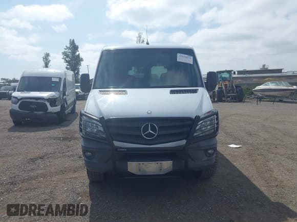 ✅ 2015 Mercedes-Benz Sprinter Crew • VIN: WD4PE7DC1F5963522 • Lot: 43270173. Wystawiony na IAAI z przebiegiem 163 436 mil. Bezpłatny archiwum sprzedaży aukcyjnych z USA i szczegółowy raport historii pojazdu na DreamBid. Zdjęcie 12.