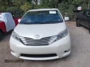 ✅ 2015 Toyota Sienna Limited • VIN: 5TDDK3DC2FS102097 • Lot: 43407226. Wystawiony na IAAI z przebiegiem 180 467 mil. Bezpłatny archiwum sprzedaży aukcyjnych z USA i szczegółowy raport historii pojazdu na DreamBid. Zdjęcie 12.