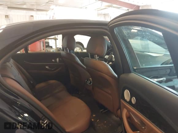 ✅ 2020 Mercedes-Benz E 63 S AMG • VIN: WDDZF8KB2LA739636 • Лот: 42320920. Опубликован ранее на IAAI с пробегом 48 336 миль. Бесплатный доступ к архиву аукционных продаж из США и подробный отчёт об истории автомобиля на DreamBid. Изображение 8.