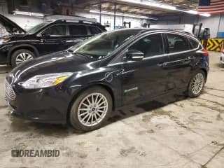 ✅ 2015 Ford Focus Electric • VIN: 1FADP3R45FL369759 • Лот: 87530055. Опубликован ранее на Copart с пробегом 15 890 миль. Бесплатный доступ к архиву аукционных продаж из США и подробный отчёт об истории автомобиля на DreamBid. Изображение 1.