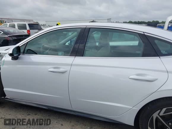 2025 Hyundai Sonata SEL Convenience with VIN KMHL14JA6SA441679, listed as a IAAI auction lot 42749052 with 2,460 mi miles and . Bid and sale history available at DreamBid. Image 15.