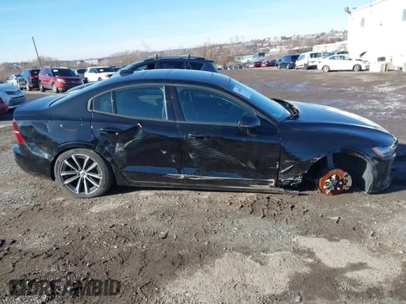 ✅ 2021 Volvo S60 Momentum • VIN: 7JR102FK3MG095841 • Lot: 43848992. Listed on IAAI with Not provided. Free auction sales archive from the USA and detailed vehicle history report at DreamBid. Image 14.