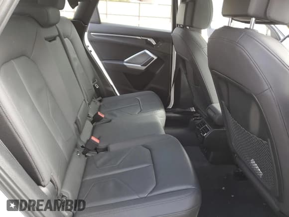 ✅ 2019 Audi Q3 Premium • VIN: WA1AECF3XK1084053 • Lot: 67948242. Wystawiony na Copart z przebiegiem 39 954 mil. Bezpłatny archiwum sprzedaży aukcyjnych z USA i szczegółowy raport historii pojazdu na DreamBid. Zdjęcie 11.