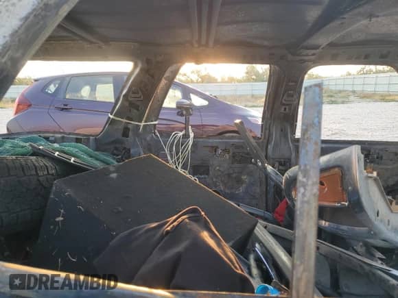 1996 Chevrolet Blazer z VIN 1GNDT13W7T2125074, wystawiony jako Copart lot #71202694 z przebiegiem Nie podano mil oraz Czysty tytuł • Clean title. Historia ofert i sprzedaży dostępna na DreamBid. Obrazek 10.