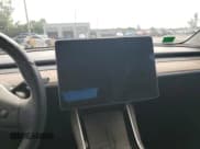 ✅ 2019 Tesla Model 3 Mid Range • VIN: 5YJ3E1EA9KF410631 • Lot: 70692665. Wystawiony na Copart z przebiegiem Nie podano. Bezpłatny archiwum sprzedaży aukcyjnych z USA i szczegółowy raport historii pojazdu na DreamBid. Zdjęcie 9.