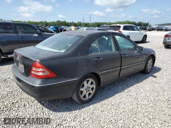 ✅ 2004 Mercedes-Benz C 240 • VIN: WDBRF61J44E017696 • Lot: 64572995. Wystawiony na Copart z przebiegiem Nie podano. Bezpłatny archiwum sprzedaży aukcyjnych z USA i szczegółowy raport historii pojazdu na DreamBid. Zdjęcie 3.