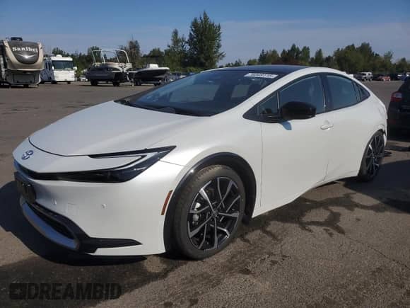 2025 Toyota Prius SE с VIN JTDACACU8S3041073, выставлен на аукционе Copart как лот 70349115 с пробегом 1 085 миль миль и Списание • Salvage title. История ставок и продаж доступна на DreamBid. Изображение 1.