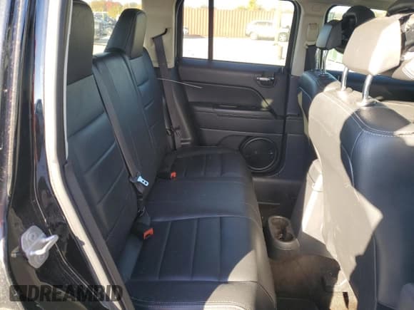 ✅ 2016 Jeep Patriot Latitude • VIN: 1C4NJPFA6GD575556 • Лот: 91707105. Опубликован ранее на Copart с пробегом 84 263 миль. Бесплатный доступ к архиву аукционных продаж из США и подробный отчёт об истории автомобиля на DreamBid. Изображение 11.