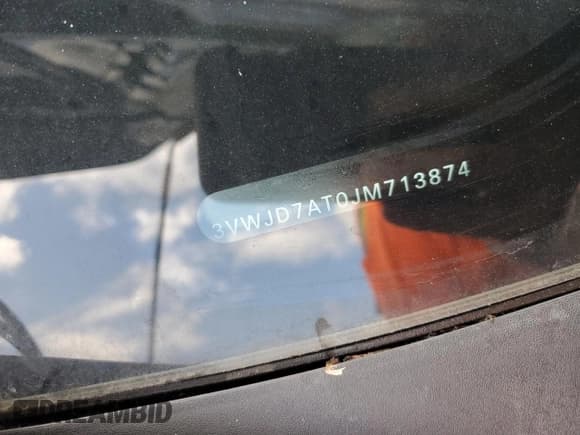 ✅ 2018 Volkswagen Beetle SE • VIN: 3VWJD7AT0JM713874 • Lot: 56599165. Wystawiony na Copart z przebiegiem 65 070 mil. Bezpłatny archiwum sprzedaży aukcyjnych z USA i szczegółowy raport historii pojazdu na DreamBid. Zdjęcie 12.