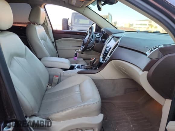 ✅ 2016 Cadillac SRX Luxury Collection • VIN: 3GYFNBE37GS512751 • Lot: 89899395. Wystawiony na Copart z przebiegiem 128 783 mil. Bezpłatny archiwum sprzedaży aukcyjnych z USA i szczegółowy raport historii pojazdu na DreamBid. Zdjęcie 7.