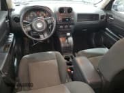 ✅ 2014 Jeep Patriot Latitude • VIN: 1C4NJRFBXED512980 • Lot: 92631485. Wystawiony na Copart z przebiegiem 179 332 mil. Bezpłatny archiwum sprzedaży aukcyjnych z USA i szczegółowy raport historii pojazdu na DreamBid. Zdjęcie 8.