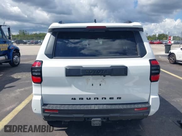 ✅ 2025 Toyota 4Runner TRD Sport Premium • VIN: JTEVA5BR7S5007587 • Lot: 43510362. Listed on IAAI with 9,487 mi. Free auction sales archive from the USA and detailed vehicle history report at DreamBid. Image 17.