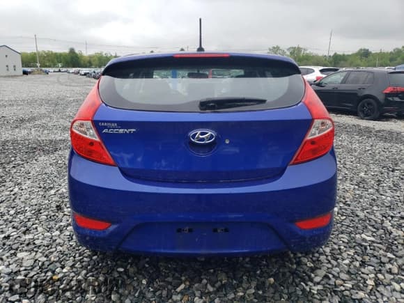 ✅ 2013 Hyundai Accent SE • VIN: KMHCU5AE9DU111990 • Lot: 57268915. Wystawiony na Copart z przebiegiem 58 191 mil. Bezpłatny archiwum sprzedaży aukcyjnych z USA i szczegółowy raport historii pojazdu na DreamBid. Zdjęcie 6.