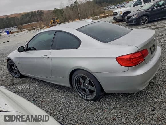 ✅ 2011 BMW 3 Series 335i xDrive • VIN: WBAKF9C54BE618900 • Лот: 95981765. Опубликован ранее на Copart с пробегом 145 856 миль. Бесплатный доступ к архиву аукционных продаж из США и подробный отчёт об истории автомобиля на DreamBid. Изображение 2.