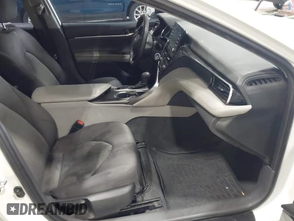 ✅ 2022 Toyota Camry LE • VIN: 4T1C11BK8NU050915 • Lot: 43459428. Wystawiony na IAAI z przebiegiem 64 465 mil. Bezpłatny archiwum sprzedaży aukcyjnych z USA i szczegółowy raport historii pojazdu na DreamBid. Zdjęcie 5.