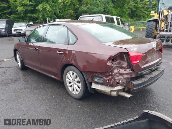 ✅ 2013 Volkswagen Passat S • VIN: 1VWAP7A35DC067454 • Lot: 42524005. Listed on IAAI with 125,765 mi. Free auction sales archive from the USA and detailed vehicle history report at DreamBid. Image 3.