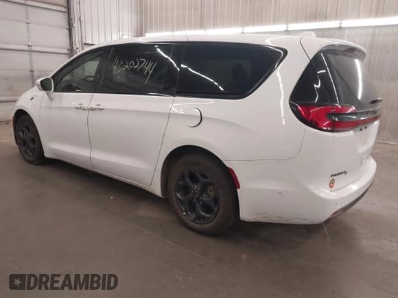 ✅ 2022 Chrysler Pacifica Hybrid Limited • VIN: 2C4RC1S77NR130000 • Lot: 43202744. Listed on IAAI with 143,911 mi. Free auction sales archive from the USA and detailed vehicle history report at DreamBid. Image 3.