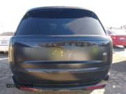 ✅ 2023 Land Rover Range Rover SE • VIN: SALKP9FU5PA039621 • Lot: 43460912. Wystawiony na IAAI z przebiegiem 41 233 mil. Bezpłatny archiwum sprzedaży aukcyjnych z USA i szczegółowy raport historii pojazdu na DreamBid. Zdjęcie 17.