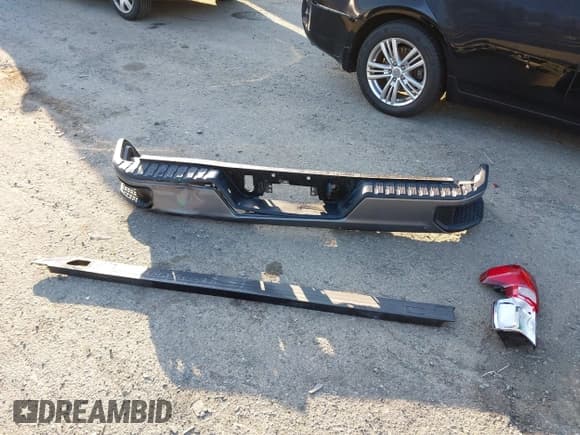 ✅ 2022 Chevrolet Silverado 1500 Custom • VIN: 3GCPYBEK8NG135193 • Lot: 43378576. Listed on IAAI with 65,231 mi. Free auction sales archive from the USA and detailed vehicle history report at DreamBid. Image 12.