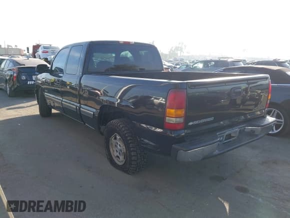 ✅ 2002 Chevrolet Silverado 1500 LS • VIN: 2GCEC19V721222110 • Лот: 43610414. Опубликован ранее на IAAI с пробегом 182 375 миль. Бесплатный доступ к архиву аукционных продаж из США и подробный отчёт об истории автомобиля на DreamBid. Изображение 3.