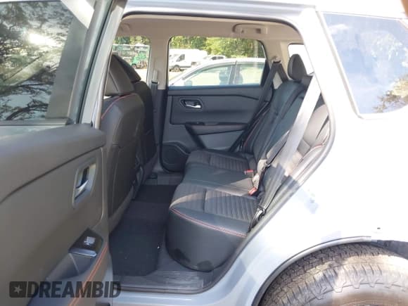 ✅ 2025 Nissan Rogue SV • VIN: 5N1BT3BB1SC822853 • Lot: 43271598. Listed on IAAI with 1,752 mi. Free auction sales archive from the USA and detailed vehicle history report at DreamBid. Image 8.