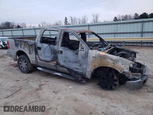 ✅ 2006 Lincoln Mark LT • VIN: 5LTPW18566FJ13036 • Lot: 89167825. Listed on Copart with Not provided. Free auction sales archive from the USA and detailed vehicle history report at DreamBid. Image 4.