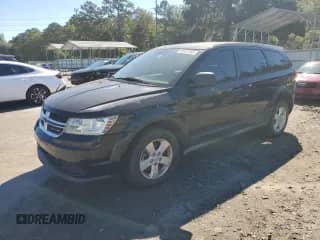 2013 Dodge Journey SE z VIN 3C4PDCAB0DT626998, wystawiony jako Copart lot #82431305 z przebiegiem 159 124 mil mil oraz Czysty tytuł • Clean title. Historia ofert i sprzedaży dostępna na DreamBid. Obrazek 1.