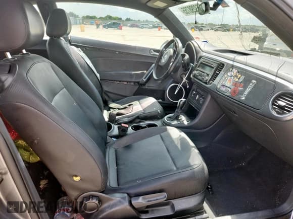 ✅ 2012 Volkswagen Beetle 2.5L • VIN: 3VWJX7AT8CM639758 • Lot: 63298755. Listed on Copart with Not provided. Free auction sales archive from the USA and detailed vehicle history report at DreamBid. Image 7.