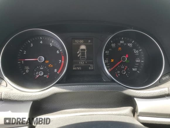 ✅ 2018 Volkswagen Passat S • VIN: 1VWAA7A38JC000585 • Lot: 61221485. Wystawiony na Copart z przebiegiem 86 765 mil. Bezpłatny archiwum sprzedaży aukcyjnych z USA i szczegółowy raport historii pojazdu na DreamBid. Zdjęcie 9.